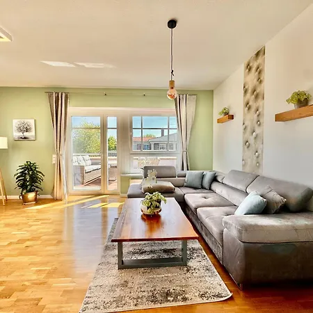 Penthouse Stadtrand Mageburg, Vollausgestattet Lejlighed *